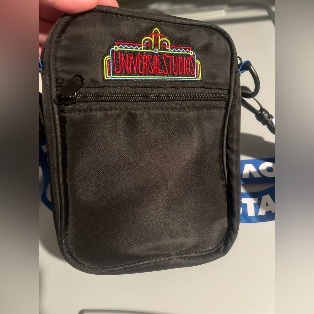 Universal studio vintage crossbody bag purse - Picture 5 of 7